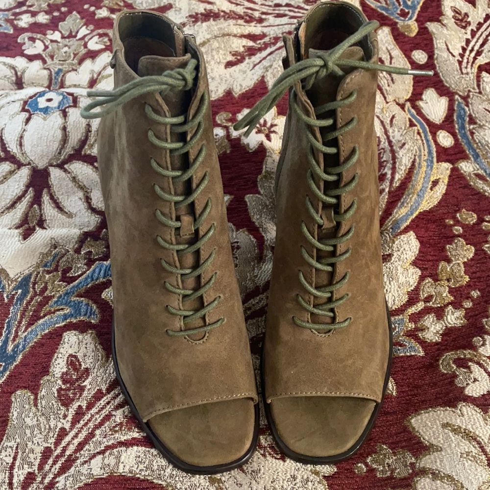 New!! Frye Women's Amy Peep Lace Up Boot in suede size 10
